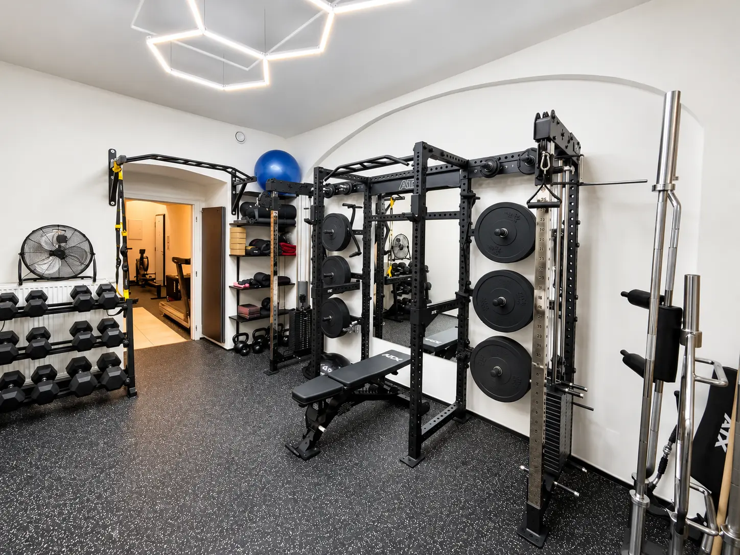 Moderní posilovna GymRoom Smíchov
